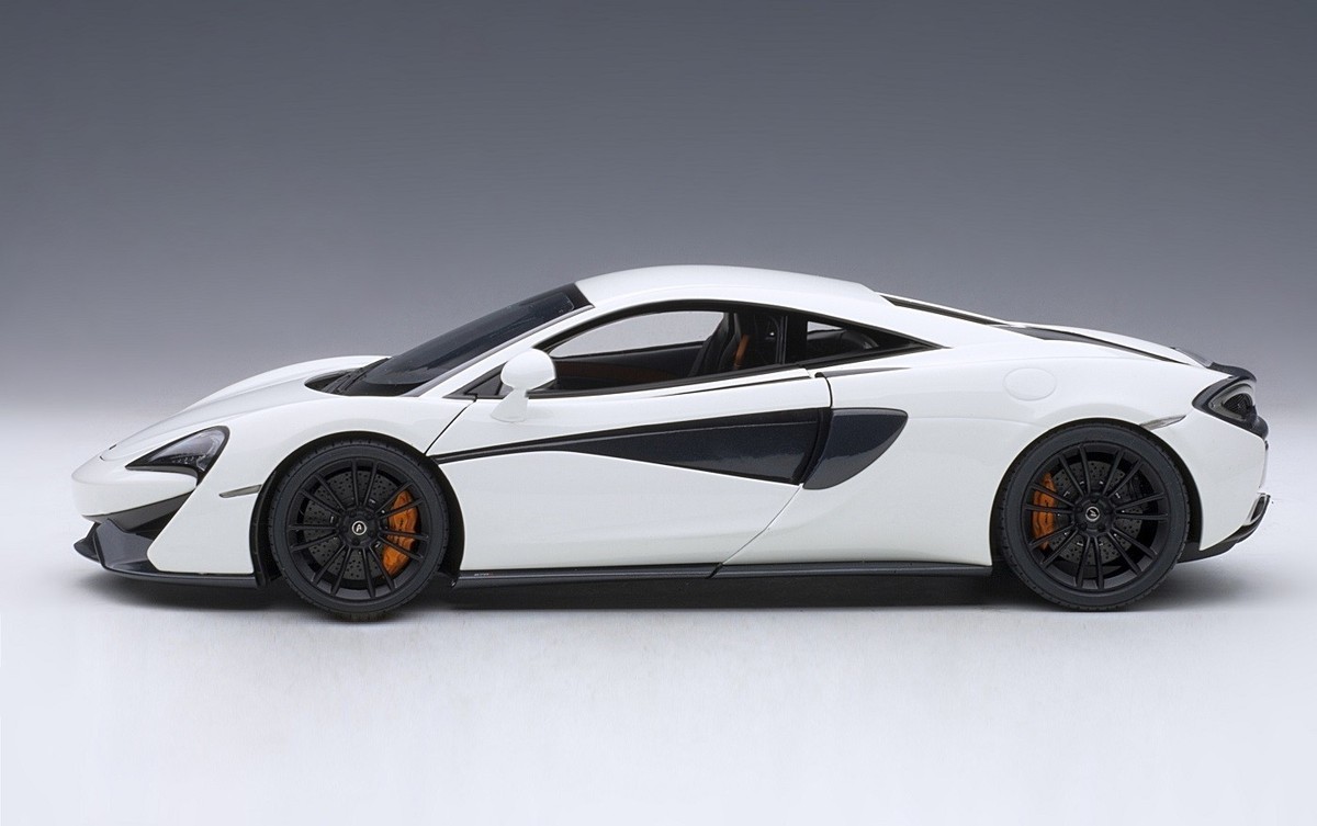 2016 McLAREN 570S WHITE WITH BLACK WHEELS 1:18 COMPOSITE by