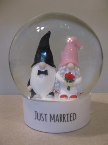 SELTENE RAE DUNN JUST MARRIED ZWERGE SCHNEEKUGEL SEHR GUTER ZUSTAND schwer - Bild 3 von 9