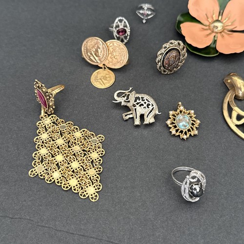 Lot Of Vintage Sarah Coventry Jewelry - Picture 4 of 24