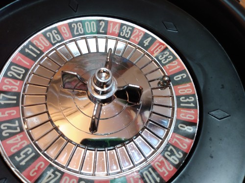 Complete Vintage 1974 E.S. Lowe Regulation Roulette 8 1/2" Wheel, Layout & Chips - Picture 11 of 12
