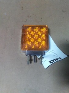 Replaces 2000 WESTERN STAR 4900EX TURN SIGNAL LIGHT 3788758
