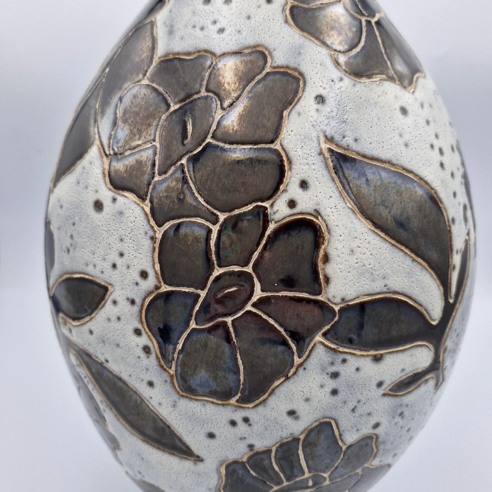 Large Contemporary Studio Pottery Floral White &  Gunmetal Grey  Vase 32cm - Image 4 of 4