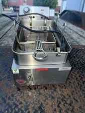 Wells 5E-F15CY 15 lb. Electric Countertop Fryer - 208-240V, 4319/5750W X
