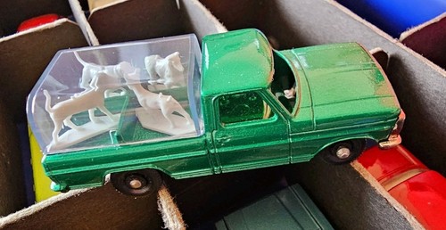 1968 Lesney Matchbox No. 50 Kennel Truck Ford Pickup with Cab Cover & all 4 Dogs