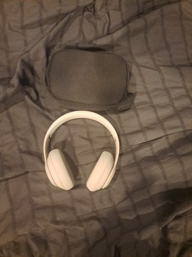 Beats Studio Pros - Picture 1 of 3