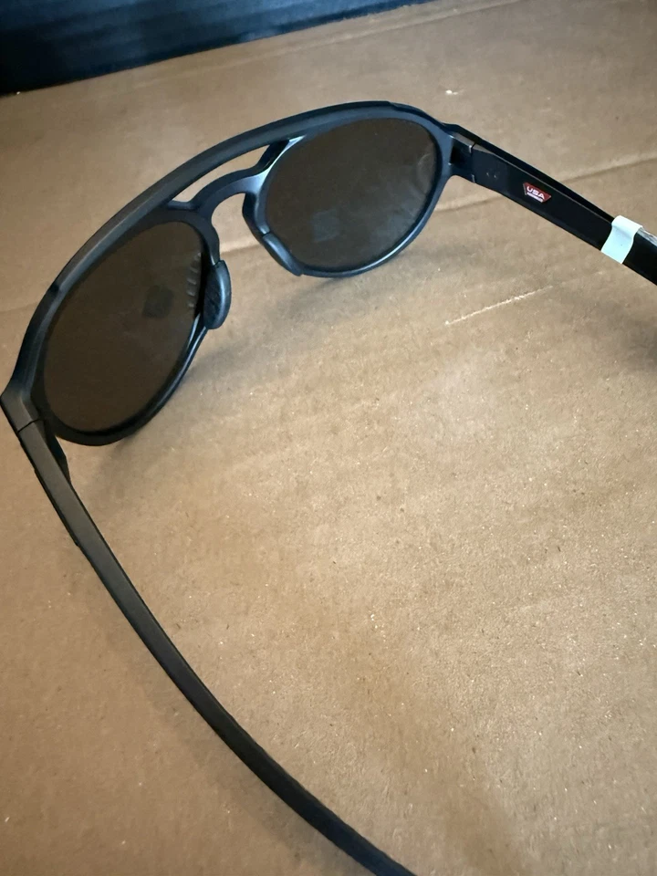 0009421 FORAGER OAKLEY NEGRO MATE PRIZM NEGRO POLARIZADO Foto 2 de 4