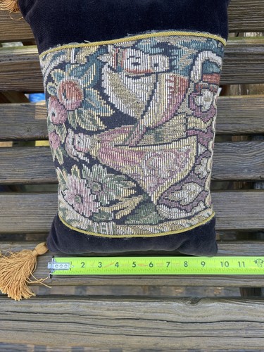 Vintage Needlepoint Pillow Renaissance Chaucer Black Velvet 14x10 Gold Tassels - Picture 7 of 9