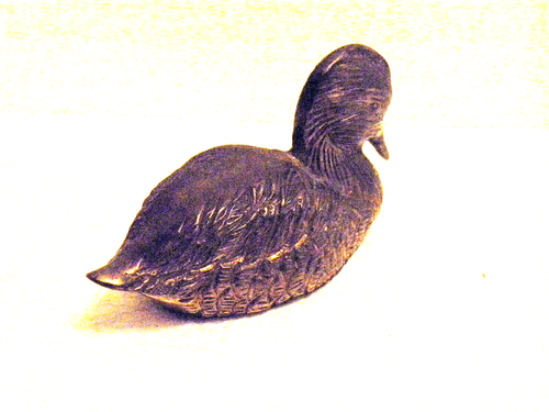 Estatuilla de pato de latón macizo vintage pisapapeles 4” L X 2 1/4” pátina en T ++DETALLE - Imagen 7 de 9