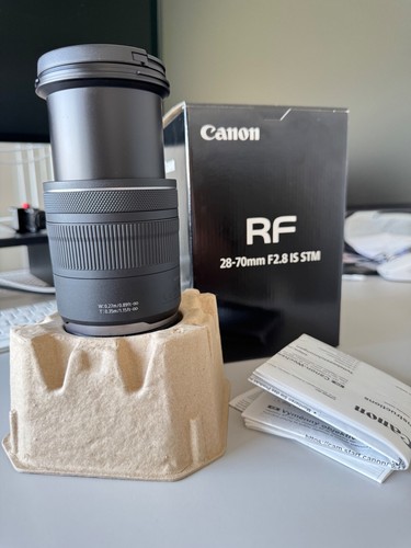 Canon RF 28-70mm f2.8 IS STM lens - Picture 10 of 11