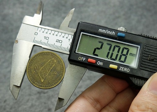 2pcs Genuine Republic of China Taiwan Brass Coin 1954 50-Cent & 1949 10-Cent - Picture 5 of 6