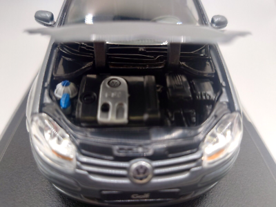 Volkswagen Golf 1/24 Novelty Minicar Case is partially CRACKED