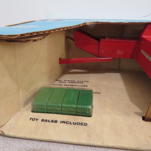 Ertl IH Hay Baler Blue Box Made USA 1968 1/16 IH-447-6941-B - Picture 3 of 8