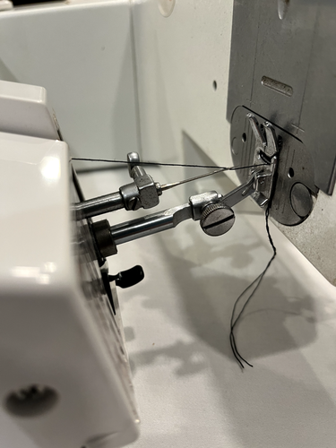 Vintage Singer Deluxe Free-Arm Sewing Machine 4562 90’s - Picture 6 of 8