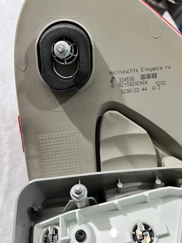 Luz trasera Mercedes E350 03-06 lateral derecho fabricante de equipos originales - Imagen 5 de 6