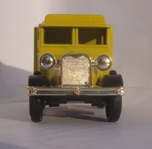 Corgi 56632,Vintage Cameo Morris truck with the livery for A.V. Burke, Fruiterer - Picture 3 of 9
