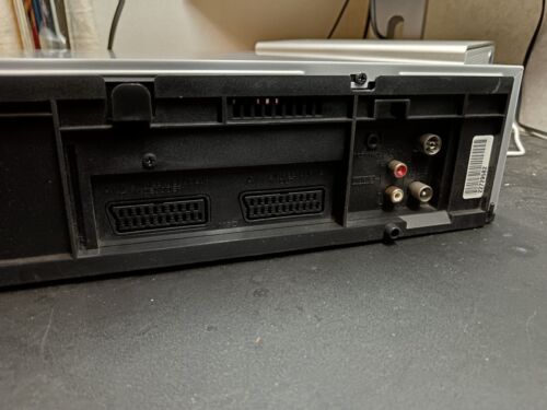 Lettore video JVC Nicam stereo digitale HR-J680EK con telecomando - Foto 5 di 7