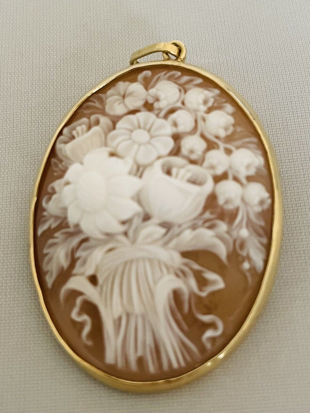 Vtg 18Kt GOLD PINK HIGH RELIEF CONCH FLORAL PENDA… - image 4