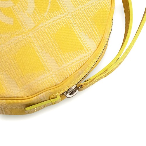 CHANEL Pochette ligne de voyage neuve nylon jacquard et cuir, vente en gros jaune A17682
