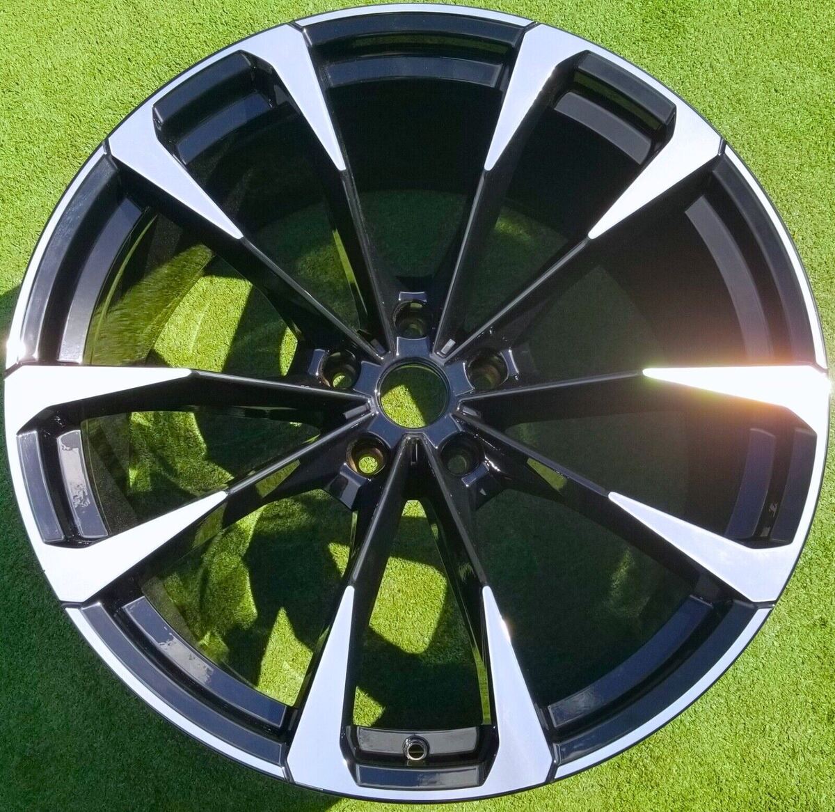 PERFECT Factory Lamborghini Urus Wheel OEM 23 inch Taigete PERFECT Factory Lamborghini Urus Wheel OEM 23 inch Taigete