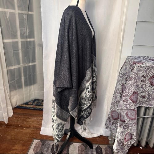 Sciarpa poncho scialle V.FRAAS aperta davanti morbida e accogliente Paisley Boho Lagenlook - Foto 7 di 15