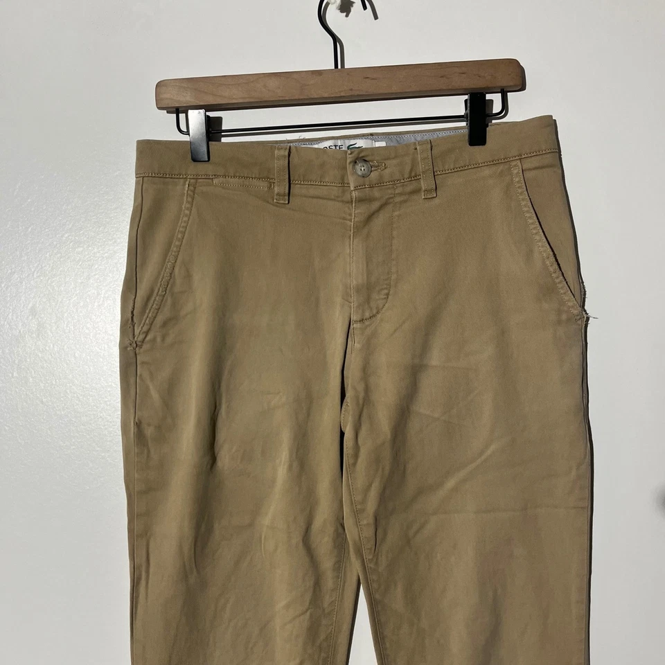 Pantalones de vestir informales LACOSTE ajustados chinos tostados para hombre talla 32 X 31 Foto 2 de 4