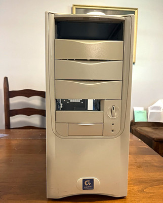 GIGABYTE ATX Mid Tower Case Beige / Excellent Sleeper Case