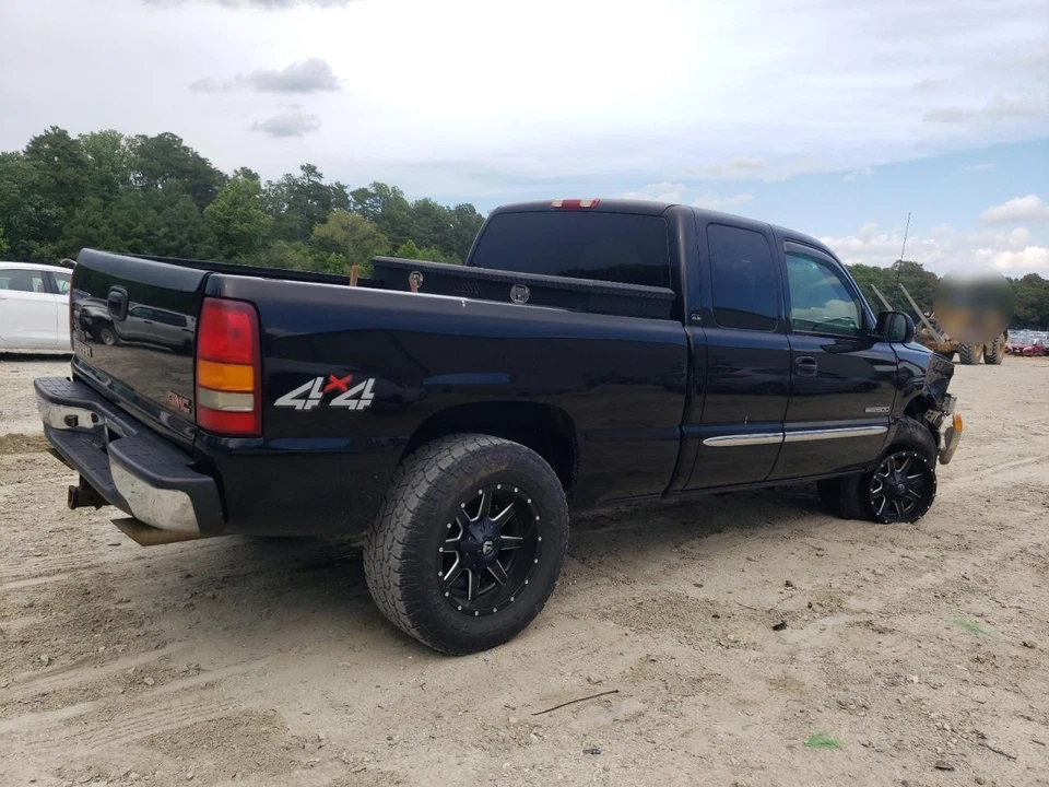 Radiator Fits 99-03 SIERRA 2500 PICKUP 2986857 - Image 3 of 4