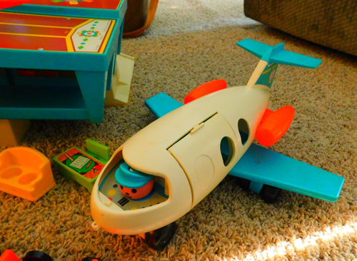25-831 #996 PLAY FAMILY AIRPORT VINTAGE FISHER PRICE LITTLE PEOPLE & Accessories - Picture 2 of 11