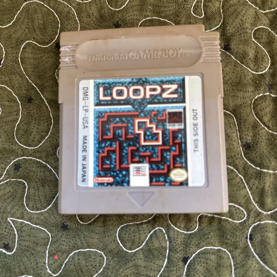 Nintendo Game Boy lote de 3 piezas 2 fundas de transporte OFICIALES y juego Game Boy LOOPZ Foto 3 de 4