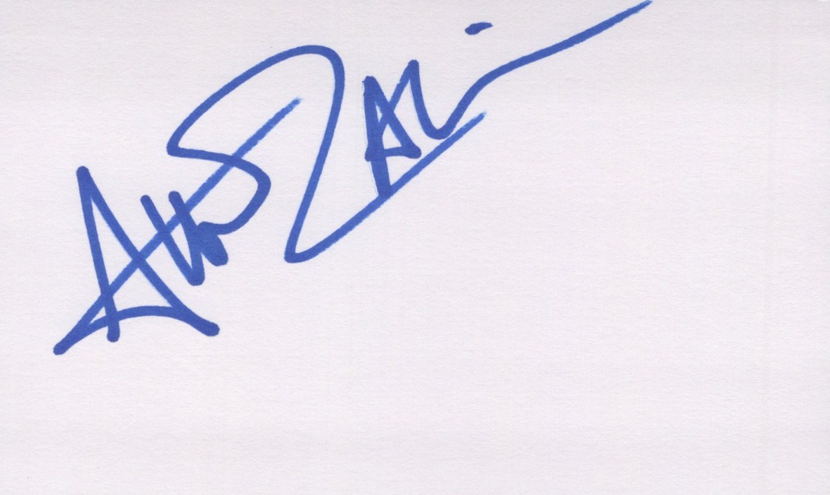 Avril Lavigne サイン入りCD Avril Lavigne Signed Under My Skin CD Montage Frame