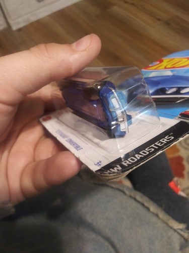 hot wheels 72 stingray convertible factory off center rivet error sealed  - Picture 4 of 10
