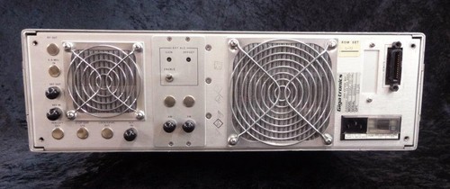 Ist - Gigatronics 6100 synthetisierter Mikrowellensignalgenerator Optionen: 03/06 - Bild 2 von 2