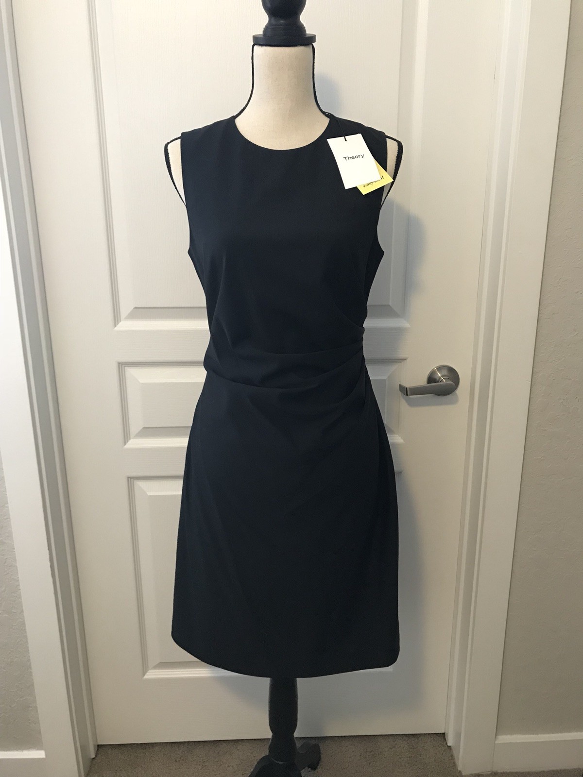 NEUF avec étiquettes théorie jorainna Sleevless Noir Froncé Robe Taille 8 NEUF avec étiquettes théorie jorainna Sleevless Noir Froncé Robe Taille 8