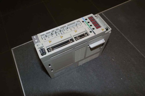 OMRON YASKAWA ELEKTRISCHER SERVOANTRIEB SGDH-02AE-OY 200W