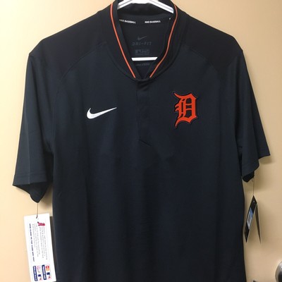 black detroit tigers shirt