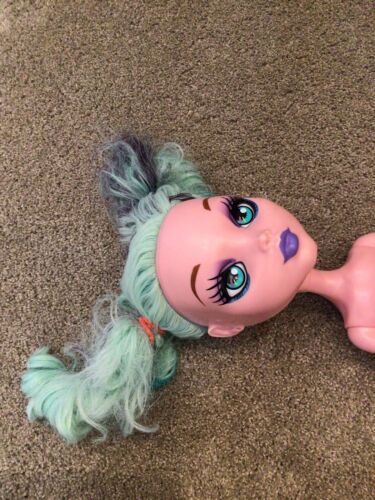 Monster High - 28 Zoll Puppe - spannsamer Gore-Geous Ghul - Augenwechsel - Bild 3 von 17