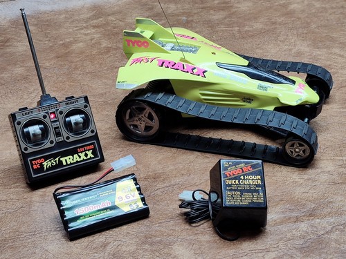VINTAGE TYCO FAST TRAXX RC -YELLOW -49 MHz GREAT CONDITION - WORKS! (#83)