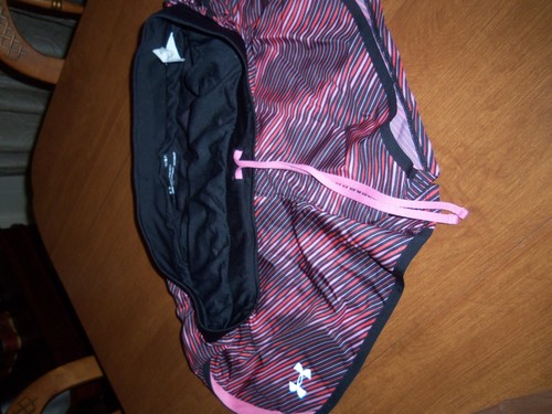 Under Armour Damen Sportshorts Größe Large lockere Passform, Heat Gear PINK neu ohne Etikett - Bild 5 von 8