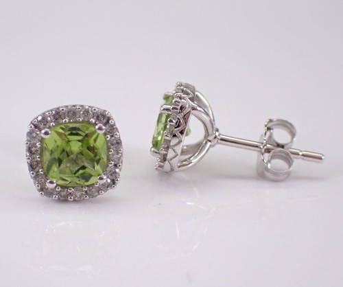 Aretes de oro blanco con halo de diamantes y peridoto regalo de piedras preciosas de agosto - Imagen 4 de 5