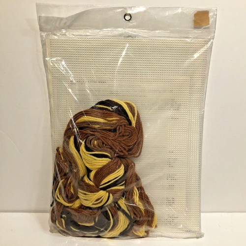 NEW Mi-Bryn Tissue Box House Plastic Canvas Needlecraft Kit 1702 4.5"x4.5"x5.5" - Picture 2 of 3