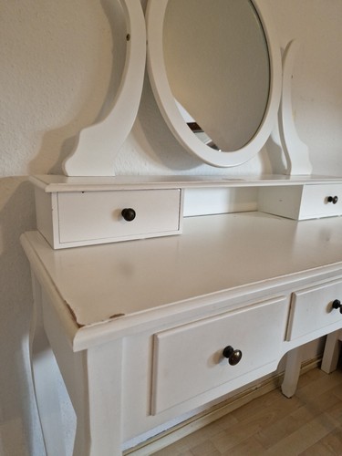 Schminktisch mit Spiegel von IKEA aus Holz in Weiß, Gebrauchsspuren - Bild 4 von 9
