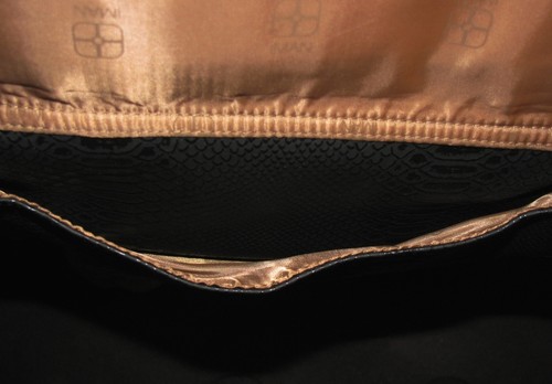 IMAN Handtasche aus schwarzem Leder mit Schlangenprägung und doppeltem Riemen - Bild 10 von 11