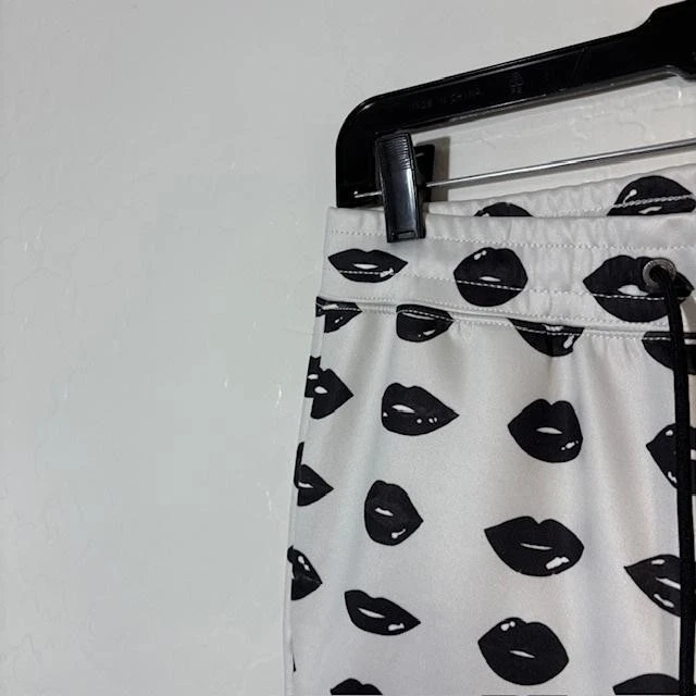 Pantalones de chándal PAM & GELA para mujer pequeños blancos negros estampado de labios cordón elástico Foto 2 de 4