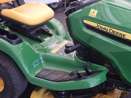 John Deere Ride on Lawn Mower X305R 327 hrs - Picture 9 of 10