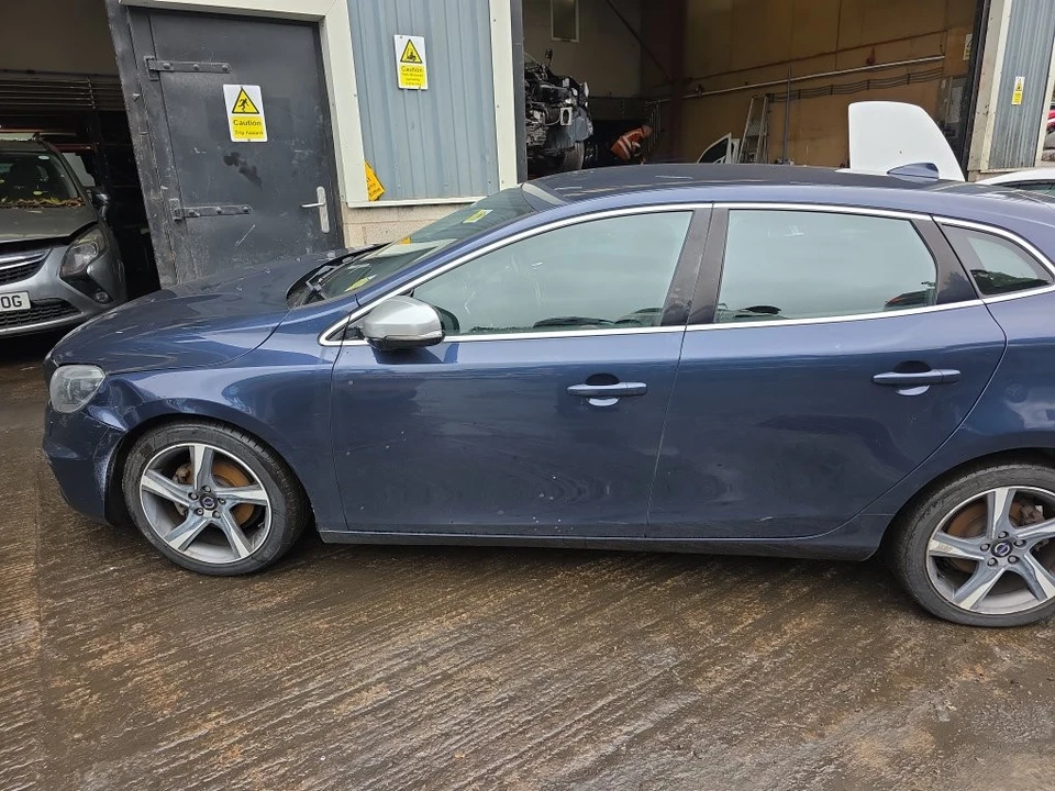 Parasol Volvo V40 Mk3 R-design D2 5 puertas escotilla 2013-2015 (n/s pasajero delantero) Foto 3 de 4