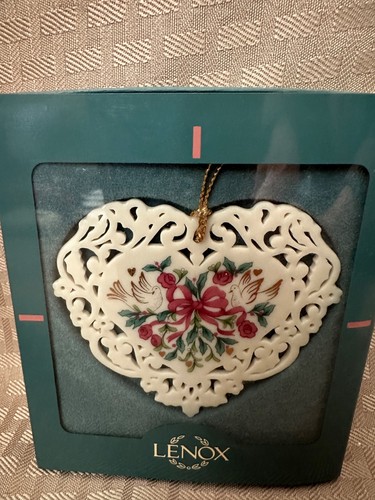 Lenox Victorian Lace Collection: Vntg. Porcelain Heart Christmas Ornament w/Box - Picture 2 of 4