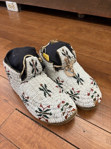 Antique Native American Cheyenne Beaded Moccasins 1900s String Sewn Pictorial - Picture 19 of 22