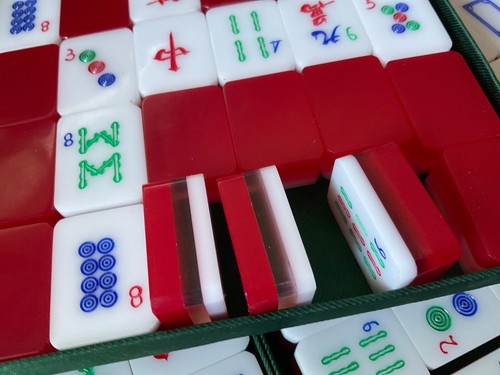 LUCITE 3-layer Retro MAHJONG SET 148 tiles in zipped leatherette case Light use - Picture 3 of 8
