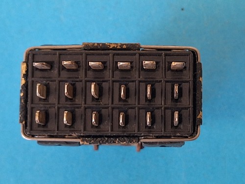 Jones Plug ~ 18 Pin Male ~ Medium size with shell ~ 12 pins across 6 pins inline - Photo 6/10