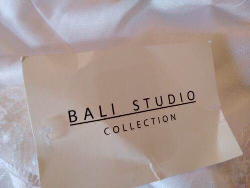 Full Slip Vintage Bali Studio 100% Nylon Size 40 White Lace Strap - Picture 11 of 12